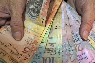 Venezuela sắp "cạn" tiền mặt dữ trự