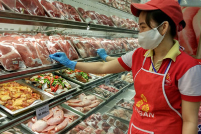 Các siêu thị cần tiếp tục hạ giá bán thịt lợn
