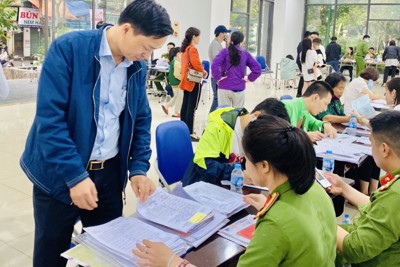 Hà Nội: 2.500 cư dân chung cư 90 Nguyễn Tuân được cấp căn cước công dân gắn chíp