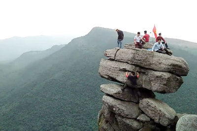 Núi Đá Chồng độc nhất vô nhị ở Việt Nam
