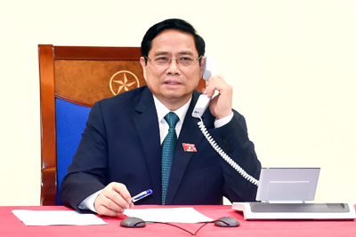Thủ tướng Chính phủ Phạm Minh Chính điện đàm với Thủ tướng Lào