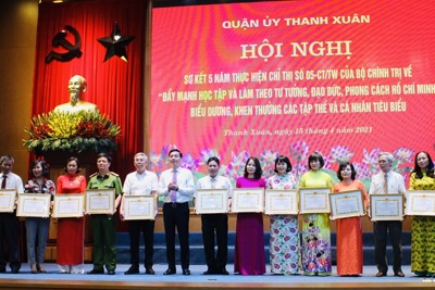 Quận Thanh Xuân khen thưởng 32 tập thể, cá nhân tiêu biểu trong thực hiện Chỉ thị 05-CT/TW