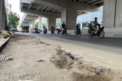 Tuyến đường Hồ Tùng Mậu - Xuân Thủy: Hư hỏng, chắp vá, mất an toàn giao thông