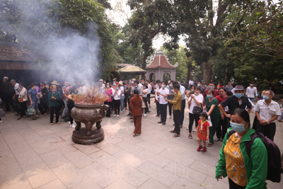 Đền Hùng đón hơn 15.000 người hành hương trước ngày chính lễ Giỗ Tổ Hùng Vương năm 2021