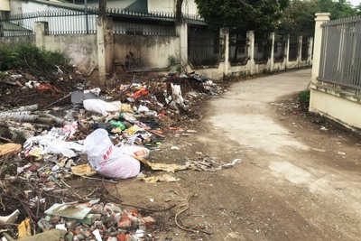 Tại phường Hà Cầu, quận Hà Đông: Rác, phế thải gây ô nhiễm môi trường ở nhiều nơi