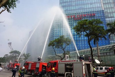 Giải cứu nhiều người trong "đám cháy" tại tòa nhà Lotte