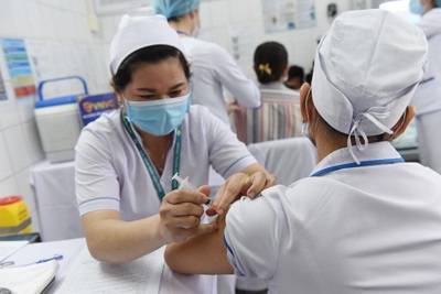 Quảng Ngãi: Tiêm 6.700 liều vaccine phòng Covid-19 đầu tiên