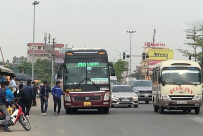 Nút giao Quốc lộ 2 với cao tốc Nội Bài - Lào Cai: Hỗn loạn vì chợ cóc, bến cóc