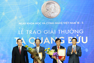 Hai nhà khoa học được nhận Giải thưởng Tạ Quang Bửu 2017.