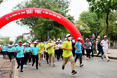 Thị xã Sơn Tây phát động hưởng ứng “Ngày chạy Olympic vì sức khỏe toàn dân”