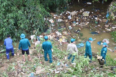Hương Sơn (Hà Tĩnh): Mở chiến dịch làm sạch dòng sông Ngàn Phố