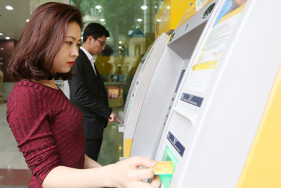 Lại bất bình vì phí ATM