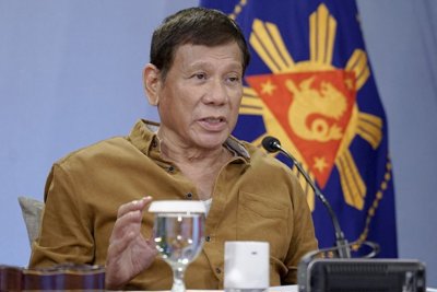 Tổng thống Philippines: "Trung Quốc khoan dầu, Philippines sẽ điều tàu"