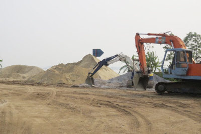 Xử lý nạn cát tặc và bến bãi trái phép tại huyện Ba Vì: Vẫn chỉ… ném đá ao bèo
