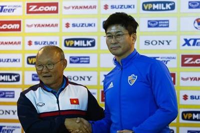 Hai HLV người Hàn Quốc được dự đoán giữ ghế HLV Hà Nội FC