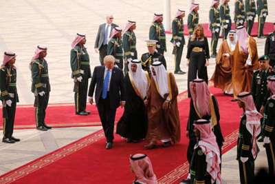 Tổng thống Mỹ đến Saudi trong chuyến công du nước ngoài đầu tiên