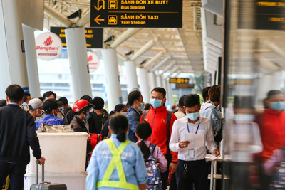Yêu cầu lắp thêm thang máy ở nhà giữ xe Sân bay Tân Sơn Nhất