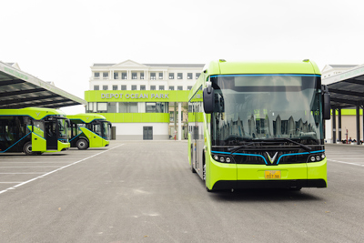 Hà Nội chính thức vận hành xe buýt điện VinBus