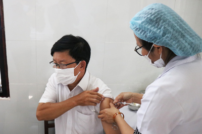 Thừa Thiên Huế tiêm vaccine phòng Covid-19 cho nhân viên y tế