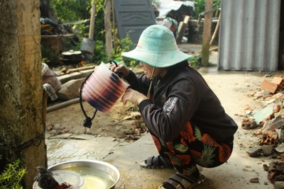 Giếng nước bốc mùi và đổi màu bất thường ở Quảng Ngãi: Nghi do nhiễm phèn