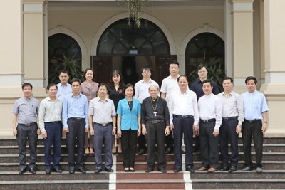 Lãnh đạo Ban Dân vận Thành ủy Hà Nội chúc mừng Tòa giám mục Hưng Hóa nhân dịp Lễ Phục sinh 2021