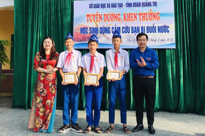 3 học sinh Quảng Trị nhận Huy hiệu “Tuổi trẻ dũng cảm” của Trung ương Đoàn