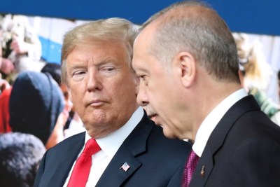 Siết Nga - Thổ, ông Trump thêm khó cho chính quyền Biden