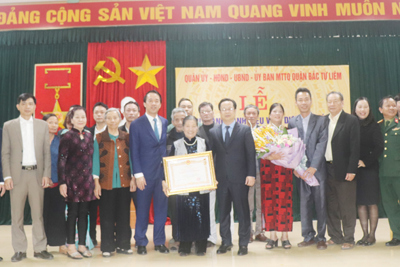 Truy tặng danh hiệu vinh dự Nhà nước “Bà mẹ Việt Nam Anh hùng” cho mẹ Vương Thị Hồ