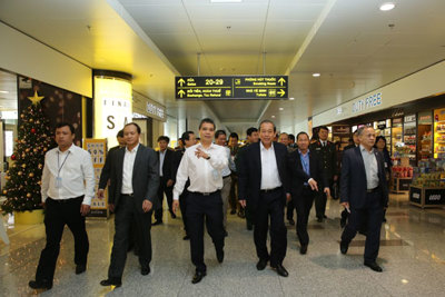 Phó Thủ tướng Thường trực thị sát bảo đảm an toàn hàng không tại sân bay Nội Bài