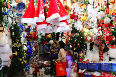 Thị trường hàng trang trí Noel bắt đầu sôi động