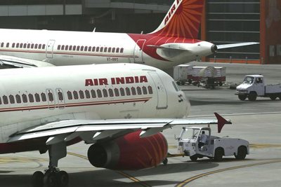 Dùng giày tấn công tiếp viên hàng không, nghị sỹ Ấn Độ bị cấm bay