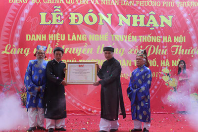Làng nghề xôi Phú Thượng nhận danh hiệu "Làng nghề truyền thống Hà Nội"