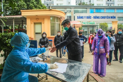 Bệnh nhân thứ 21 mắc Covid-19 ở Hà Nội gặp nhiều người trong 5 ngày, từ Nam ra Bắc