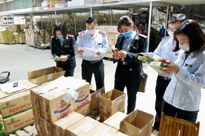 Hà Nội: Kiểm tra kho sản phẩm chế biến của Phúc Thịnh Foods