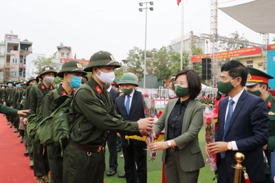 Lễ giao nhận quân tại huyện Quốc Oai diễn ra an toàn, trang trọng