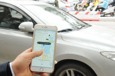 Mất kiểm soát Uber và Grab taxi: Trách nhiệm của ai?