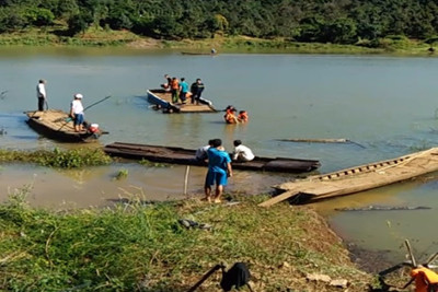 Tìm thấy thi thể ba nạn nhân vụ lật thuyền trên hồ thủy điện