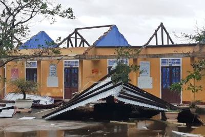 Thiệt hại do bão số 13: 1 người chết, hơn 1.500 nhà dân bị sập đổ, hư hỏng