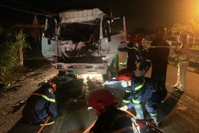 Tai nạn giao thông mới nhất hôm nay 28/2: Xe tải húc đuôi phương tiện dừng ven đường, 3 người thương vong