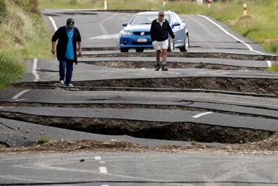 Động đất "xẻ nát" đường ở New Zealand