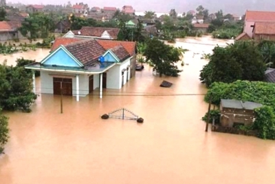 Hỗ trợ 40 triệu đồng cho gia đình có nhà bị đổ, sập do mưa lũ tại 11 tỉnh miền Trung - Tây Nguyên