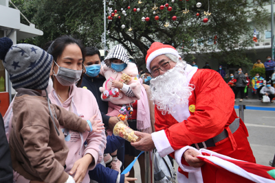 Gần 2.000 bệnh nhi đón Giáng sinh sớm tại Bệnh viện Nhi Trung ương