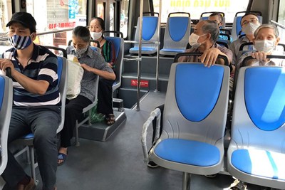 Hà Nội: Từ chối vận chuyển hành khách không đeo khẩu trang khi lên xe buýt
