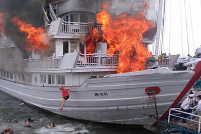 Nhìn lại 6 vụ cháy tàu du lịch kinh hoàng trên Vịnh Hạ Long