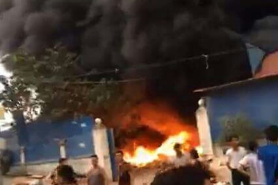Điều tra nguyên nhân vụ cháy dữ dội tại kho chứa phế liệu ở Hưng Yên