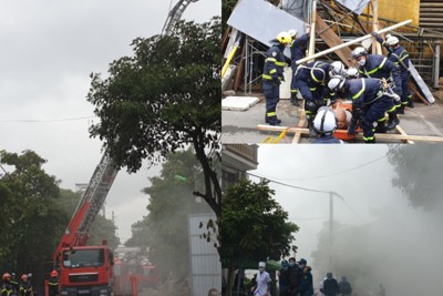 Hà Nội: Cứu nhiều người mắc kẹt trong đám cháy giả định ở Cụm công nghiệp làng nghề Tân Hội
