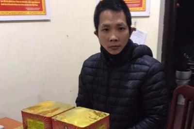 Hà Nội: Bắt giữ nam thanh niên mua 10 hộp pháo nổ trong đêm về đốt chơi Tết