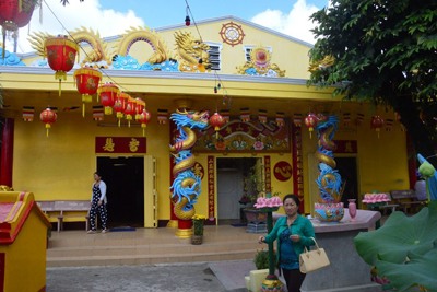Ngôi chùa “độc nhất vô nhị ở Việt Nam” có những ngọn nến 50 năm chưa tắt…