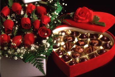 Socola, hoa và quà tặng phong phú ngày Valentine
