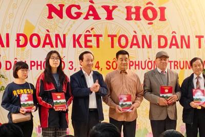 Phó Chủ tịch UBND TP Nguyễn Thế Hùng dự Ngày hội Đại đoàn kết tại quận Nam Từ Liêm
